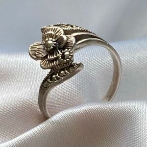 AIP# striking Vintage Sz 5 1/2 Sterling 925 Silver Ring